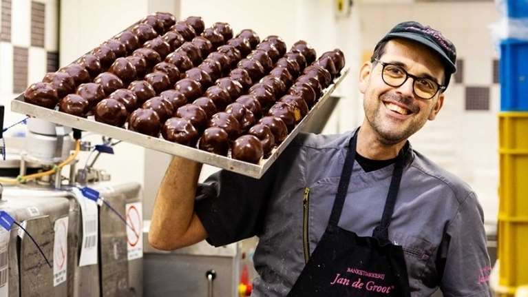 Επιβραδύνει τη γήρανση η μαύρη σοκολάτα; Τι έδειξε νέα έρευνα