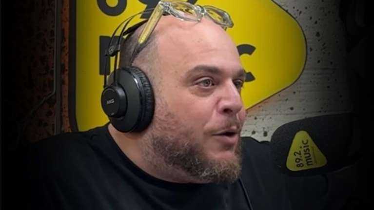 Εξαλλος ο Λαμπρόπουλος με την γκρίνια για τους Metallica: Άμα είναι ακριβοί, τράβα στο Φεστιβάλ της ΚΝΕ - Viral το βίντεο