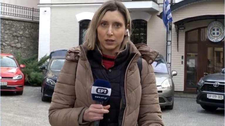 Ουκρανία: Συγκλονίζει η ανταποκρίτρια της ΕΡΤ την ώρα της φυγάδευσης θρίλερ από την ελληνική πρεσβεία στο Κίεβο [Βίντεο]