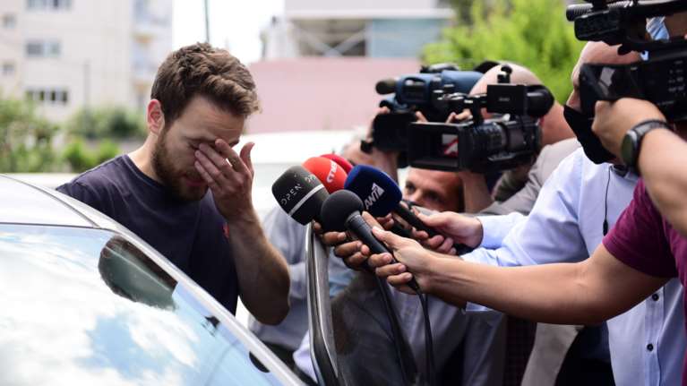 Γλυκά Νερά: Τι ποινή μπορεί να εκτίσει ο συζυγοκτόνος πιλότος - Ποια είναι η νομική αντιμετώπιση του παιδιού της Καρολάιν