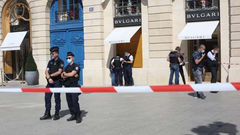 Bulgari: Κινηματογραφική ληστεία σε πολυτελές κοσμηματοπωλείο στο Παρίσι -  Αρπαξαν κοσμήματα 10 εκατ. ευρώ