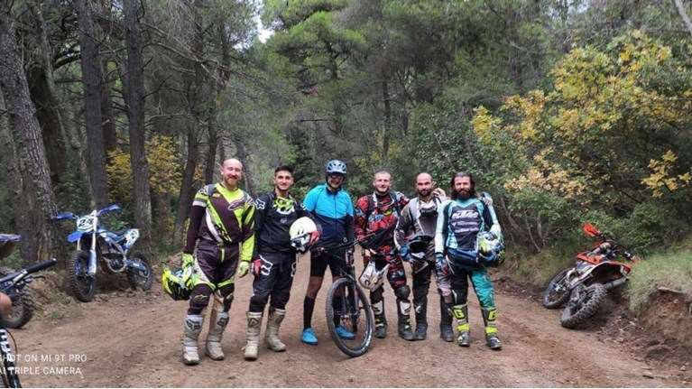 Εκανε λάθος ο πρωθυπουργός στη βόλτα στην Πάρνηθα; - Μια αποτίμηση, η Αυγή και το Μακελειό