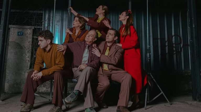 Μετά το Πάσχα, πάμε θέατρο: Οι κορυφαίες παραστάσεις που παίζονται αυτή τη στιγμή