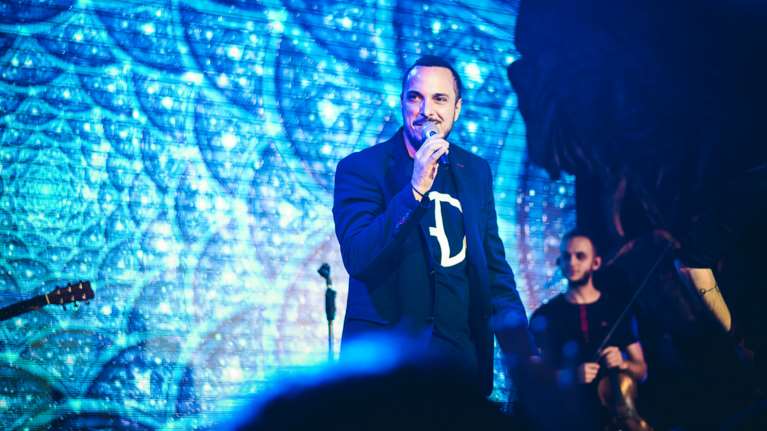 Κορονοϊός: Πασίγνωστος Έλληνας τραγουδιστής διαγνώστηκε θετικός στον ιό