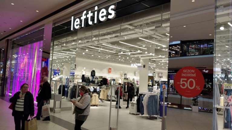 Lefties: To νέο brand της Zara είναι η fast fashion &quot;απάντηση&quot; στην κινέζική Shein