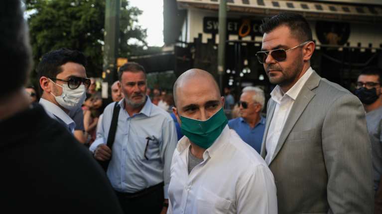 Μπογδάνος και Κασιδιάρης μαζί σε συγκέντρωση ...50 &quot;Αγανακτισμένων&quot; κατά προσφύγων στην πλατεία Βικτωρίας