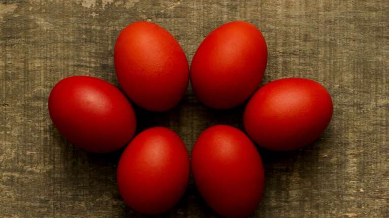 Πόσα πασχαλινά αυγά μπορείς να φας και άλλες ερωτήσεις για τη γιορτινή υπερτροφή