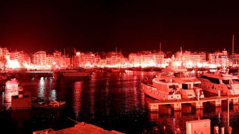 &quot;Κόκκινη Νύχτα&quot; την Πέμπτη 23 Δεκεμβρίου στον Πειραιά με ανοιχτά καταστηματα ως τις 11 το βράδυ