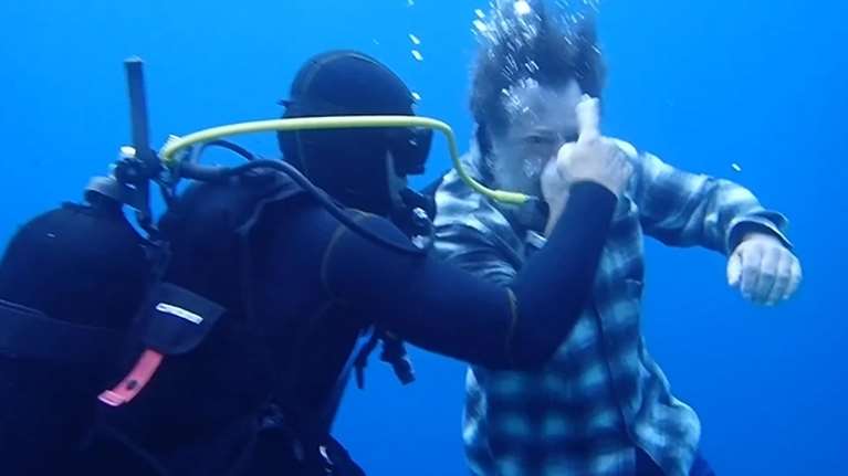 Maestro: Ο Τσορτέκης έμεινε κάτω από το νερό πάνω από 40 λεπτά - Η άγνωστη ιστορία με τη σκηνή [βίντεο]