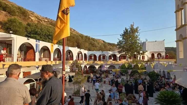 Κρήτη: Κοσμοσυρροή πιστών στην Αγία Μαρίνα - Περπατούν χιλιόμετρα εκπληρώνοντας κάποιο τάμα