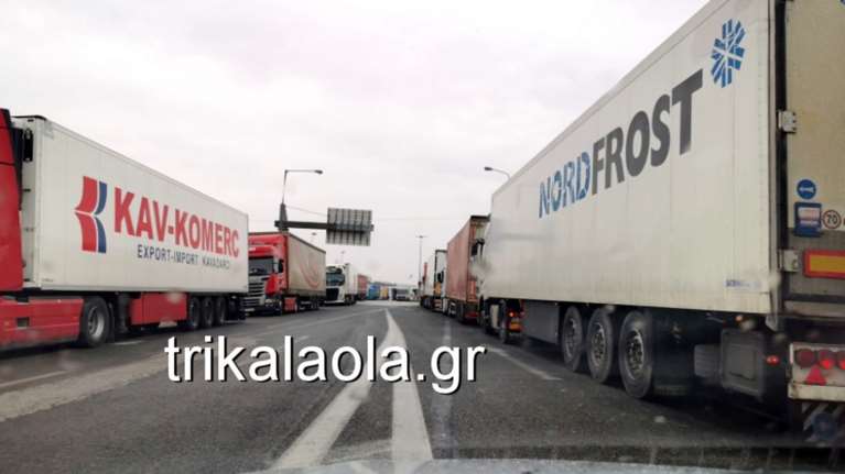 Κήποι Έβρου: Ουρές χιλιομέτρων στα σύνορα - Εγκλωβισμένα φορτηγά [βίντεο]
