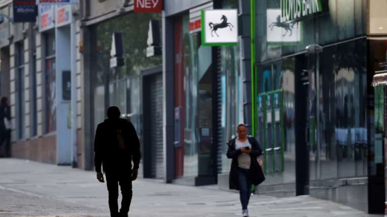 Βρετανία: Ο κορονοϊός μείωσε κατά 649.000 τις θέσεις εργασίας