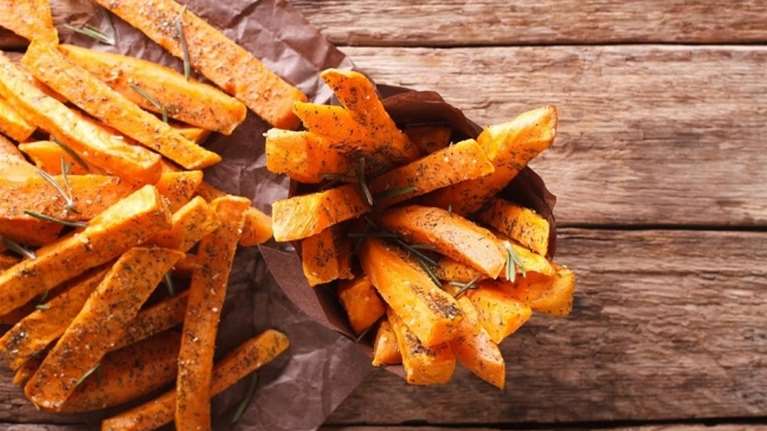 5 μυστικά για να γίνουν οι πατάτες φούρνου σαν τηγανητές