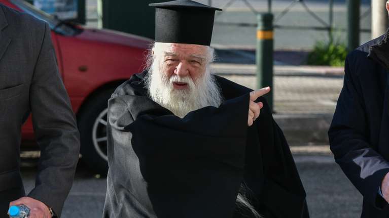 Νέο &quot;χτύπημα&quot; από τον  Αμβρόσιο: &quot;Αφόρισε&quot; τον Ηλία Μόσιαλο και τον Χρήστο Χωμενίδη