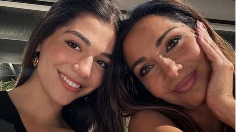 Μελίνα Νικολαΐδη: Δανείστηκε ρούχο από την γκαρνταρόμπα της μητέρας της, Δέσποινας Βανδή - &quot;Αυτό είναι iconic&quot;