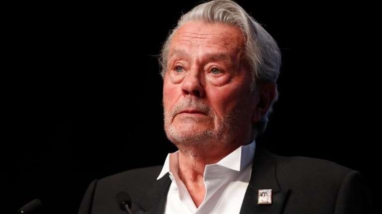 Μακρόν για Αλέν Ντελόν: &quot;Μελαγχολικός, δημοφιλής, κρυφός, περισσότερο από ένας σταρ: ένα μνημείο της Γαλλίας&quot;