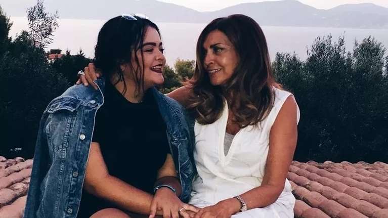 Η Μαριτίνα Ντενίση σε σπάνια βραδινή έξοδο με τη μητέρα της, Μιμή Ντενίση