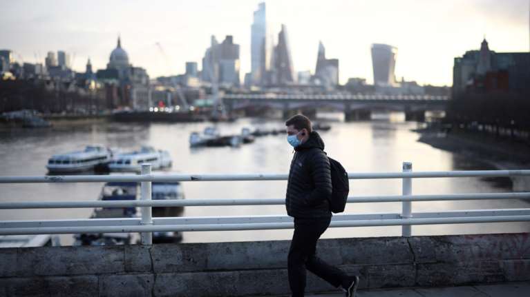 Τοπικές εκλογές στην Αγγλία: Ελάτε να ψηφίσετε αλλά φέρτε το δικό σας...στυλό!