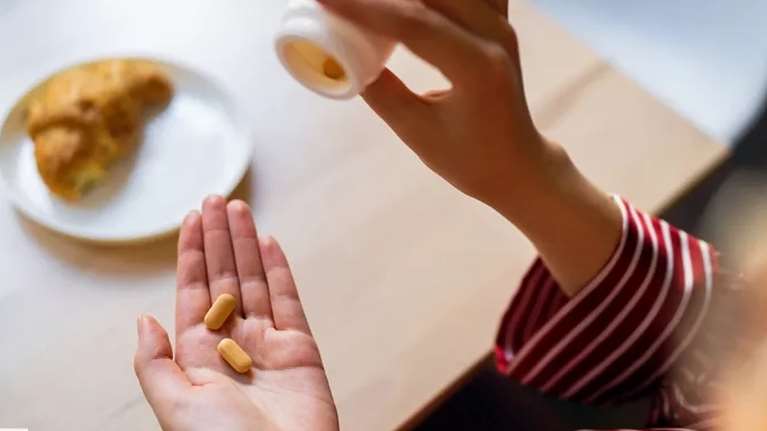 Οι 7 τροφές που δεν πρέπει να τρώμε όταν παίρνουμε αντιβίωση