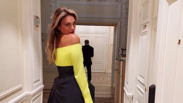 Ελισάβετ Τσάκου: Η κόρη της Σήλιας Κριθαριώτη διασκεδάζει στο Λονδίνο με εντυπωσιακό και glam φόρεμα