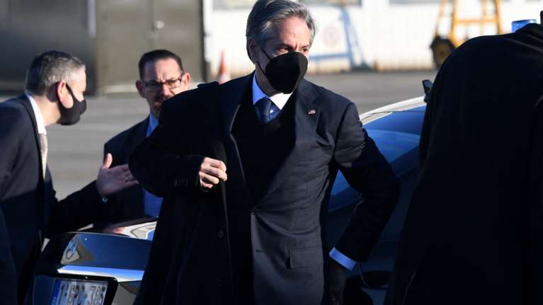 Συνάντηση Μπλίνκεν με Ουκρανό ΥΠΕΞ: Μαχητικά αεροσκάφη και συστήματα αντιαεροπορικής άμυνας ζητά το Κίεβο