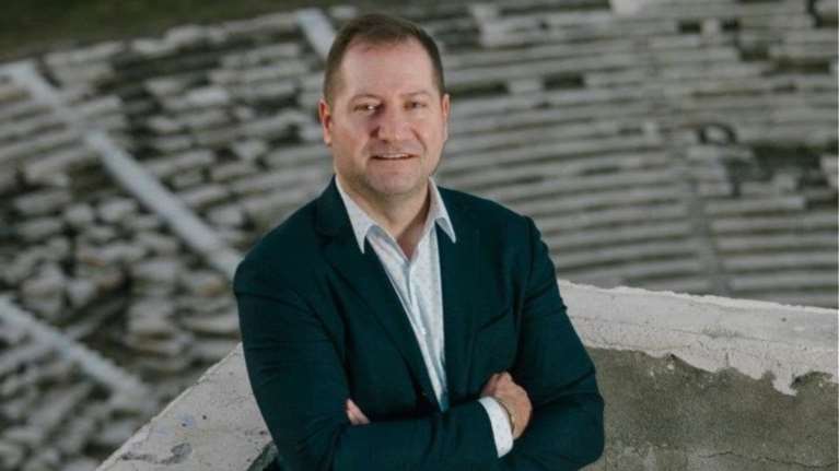 Η απάντηση του επιχειρηματία Νταβέλη στους αντιεξουσιαστές- &quot;Τρομοκρατούν την οικογένειά μου&quot;