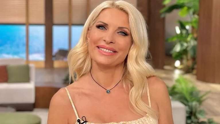 Η Ελένη Μενεγάκη με το μανικιούρ που δείχνει πάντα ακριβό