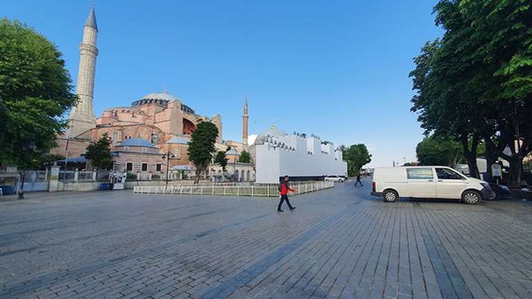 Ομαδικά πυρά από κυβέρνηση και αντιπολίτευση σε Ερντογάν για την προσευχή στην Αγ. Σοφιά: &quot;Αναίτια πρόκληση&quot;