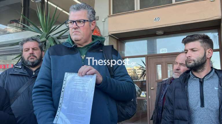 Στα γραφεία βουλευτών της Θεσσαλονίκης αγρότες του μπλόκου Δερβενίου – Παραδίδουν ψήφισμα διαμαρτυρίας [βίντεο]