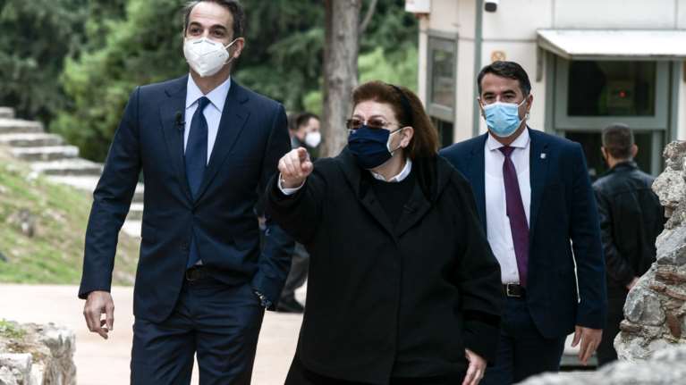 ΣΥΡΙΖΑ για Μενδώνη: Η πολιτική ευθύνη ανήκει εξ ολοκλήρου στον Μητσοτάκη - Το επιβεβαίωσε στο υπουργικό