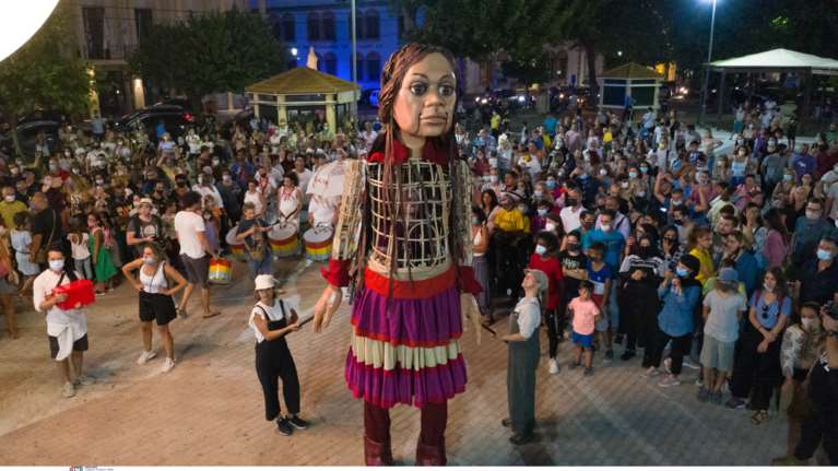 Ποια είναι η &quot;Μικρή Αμαλ&quot; που ταξιδεύει σε όλη την Ελλάδα [Εικόνες-Βίντεο]
