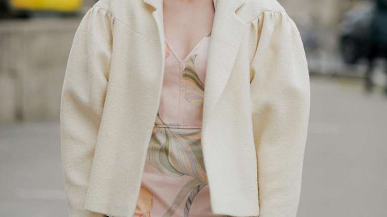 Τα πανωφόρια που φορούν κάθε φθινόπωρο οι fashion experts