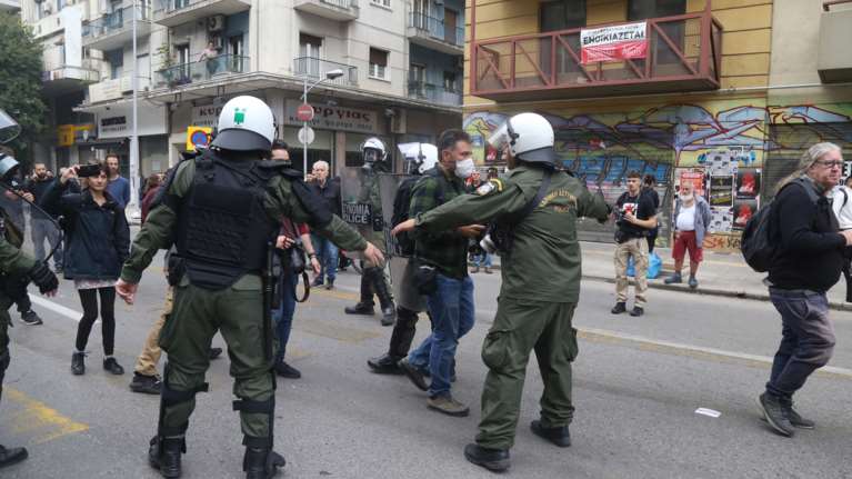 Θεσσαλονίκη: Στον εισαγγελέα οι 8 συλληφθέντες για τα χθεσινά επεισόδια - Mε βαριές κατηγορίες