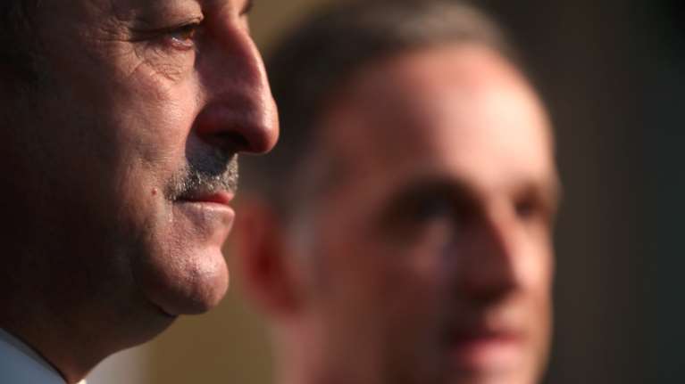 Παραλήρημα Τσαβούσογλου: Η Ελλάδα δίνει καραμπίνες σε αγρότες για να πυροβολούν τους μετανάστες