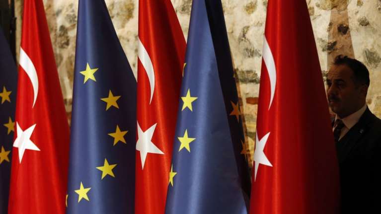 Ευρωπαίος αξιωματούχος: Οι κυρώσεις κατά της Τουρκίας παραμένουν στο τραπέζι