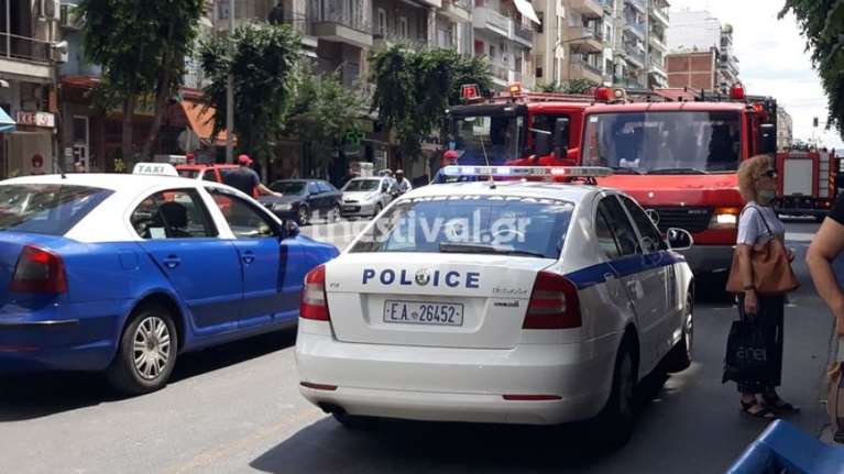 Τραγωδία στη Θεσσαλονίκη: Φλεγόμενη γυναίκα έπεσε από τον 4ο όροφο - Σοκάρουν οι μαρτυρίες [Βίντεο]