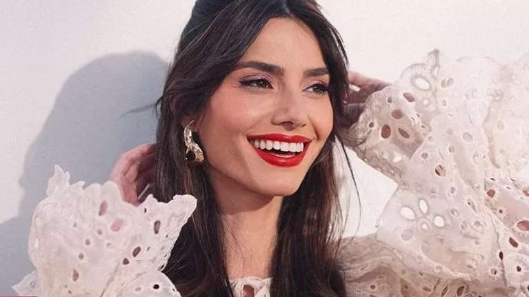 Πώς να φορέσεις το denim παντελόνι σου το καλοκαίρι: Η Ηλιάνα Παπαγεωργίου βρήκε τον ιδανικό τρόπο