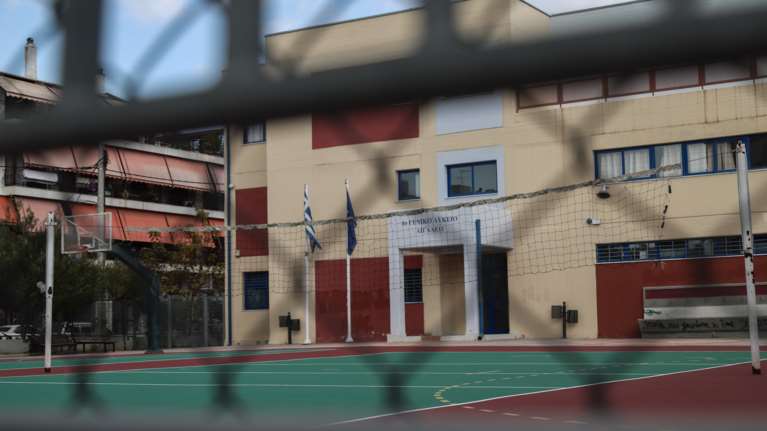 Το τερμάτισε καθηγήτρια στο Ηράκλειο: Μήνυσε τον λυκειάρχη γιατι ήθελε να μπει στο σχολείο χωρίς μάσκα και self test