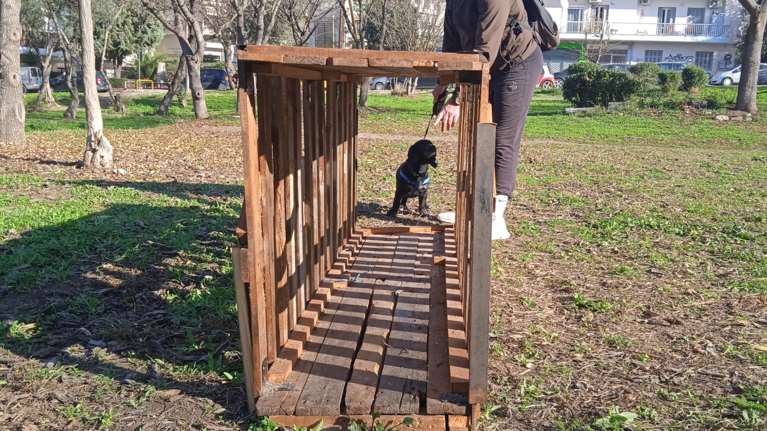 Το πρώτο πάρκο σκύλων με ανακυκλώσιμα υλικά στον δήμο Καλαμαριάς