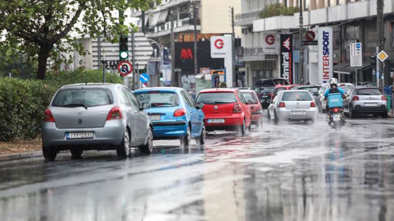 Επιδείνωση του καιρού το Σάββατο με βροχές και καταιγίδες