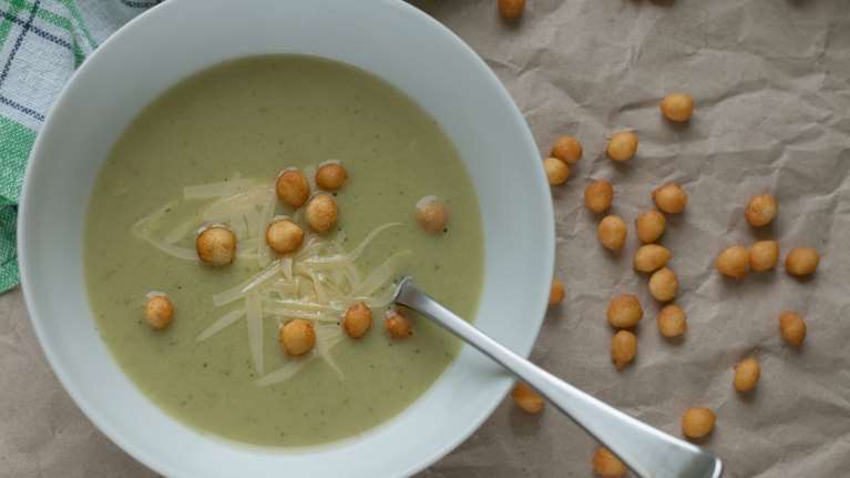 Light και ζεστή ούγγρικη μανιταρόσουπα, έτοιμη σε 20 λεπτά