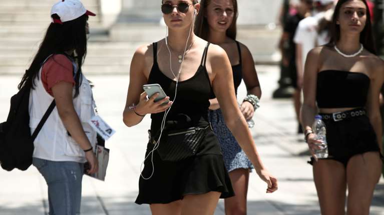 Καιρός: 35αρια &quot;χτυπάει&quot; ο υδράργυρος την Κυριακή - Βοριάδες αλλά και άνοδος της θερμοκρασίας