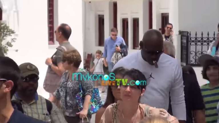 Οι αξέχαστες διακοπές του Τζόρνταν στη Μύκονο και η βόλτα με το διάσημο πούρο στα Ματογιάννια! [Βίντεο]