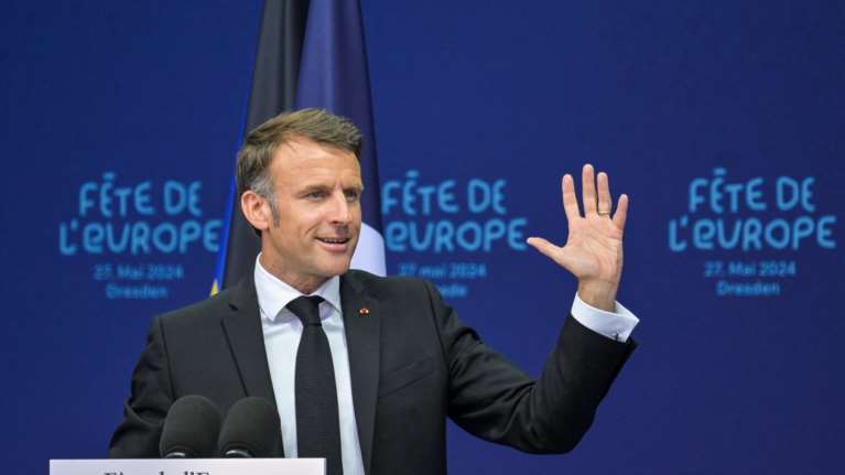 Μακρόν από τη Γερμανία: &quot;Ας ξυπνήσουμε&quot; - Κάλεσμα για εγρήγορση της Ευρώπης απέναντι στην άνοδο της άκρας δεξιάς