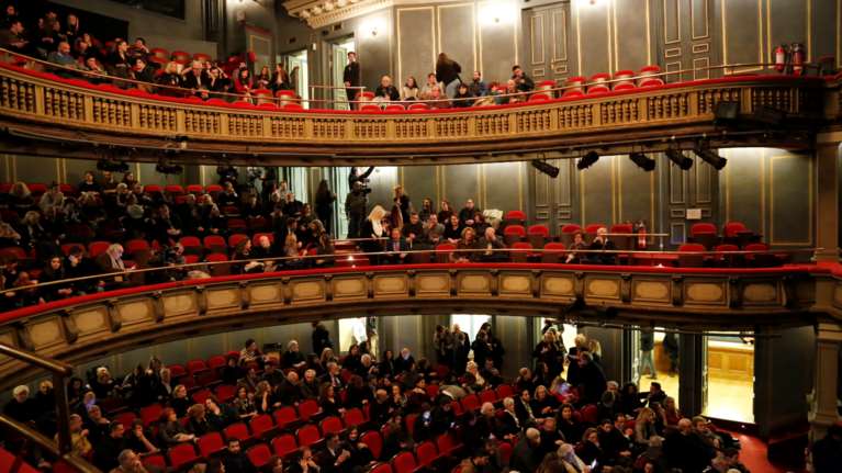 Η αυλαία σηκώνεται για τα θέατρα - Πώς θα λειτουργήσουν