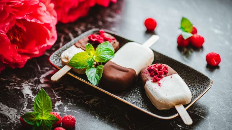 Εορτολόγιο: Ποια ονόματα γιορτάζουν σήμερα, Δευτέρα 9 Ιουνίου