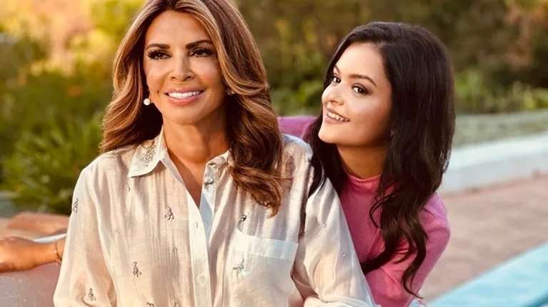 "Κομψή σαν τη μητέρα της": Η Μαριτίνα Ντενίση φωτογραφίζεται με couture δημιουργία