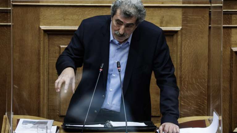 Ο Πολάκης εκθέτει πάλι τον Τσίπρα:  Δεν εφαρμόζει απόφαση της Βουλής για κλειστά γραφεία λόγω κορονοϊού