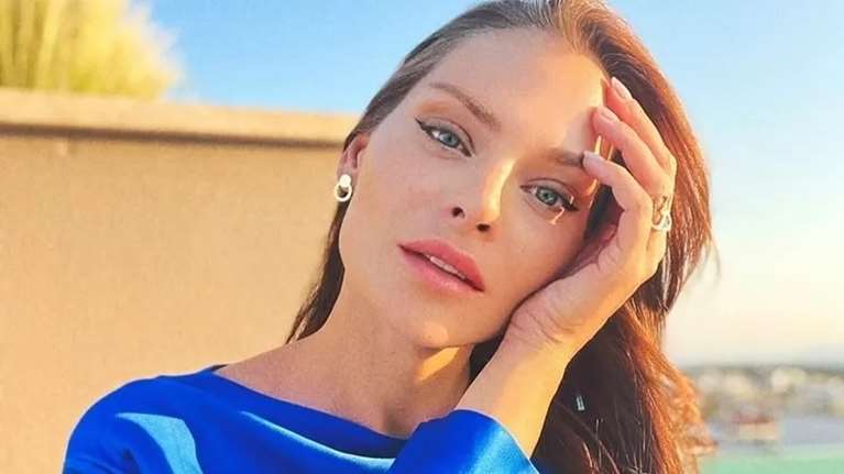 Με καστανόξανθο μαλλάκι και matchy matchy μαγιό με τη μαμά της: Η κόρη της Υβόννης Μπόσνιακ, Ελένη στην παραλία