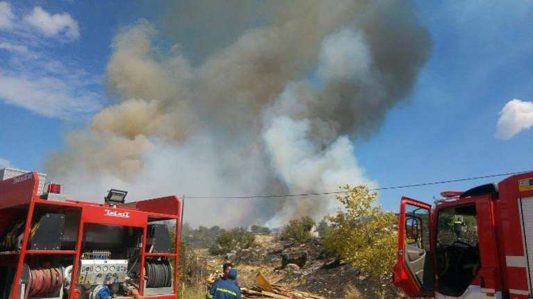 Φωτιά τώρα στη Δράμα: Επιχειρεί μεγάλη δύναμη της πυροσβεστικής – Σηκώθηκαν εναέρια μέσα